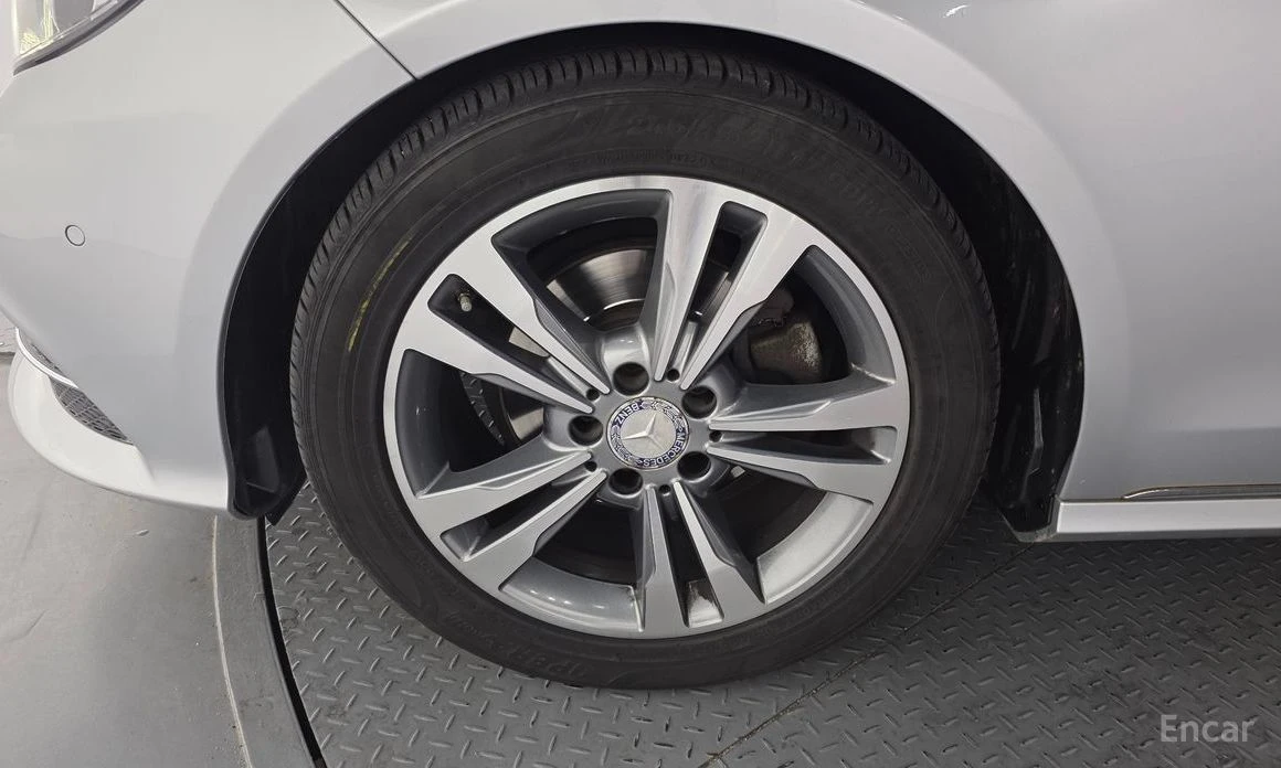 Mercedes-Benz E 220  - изображение 5