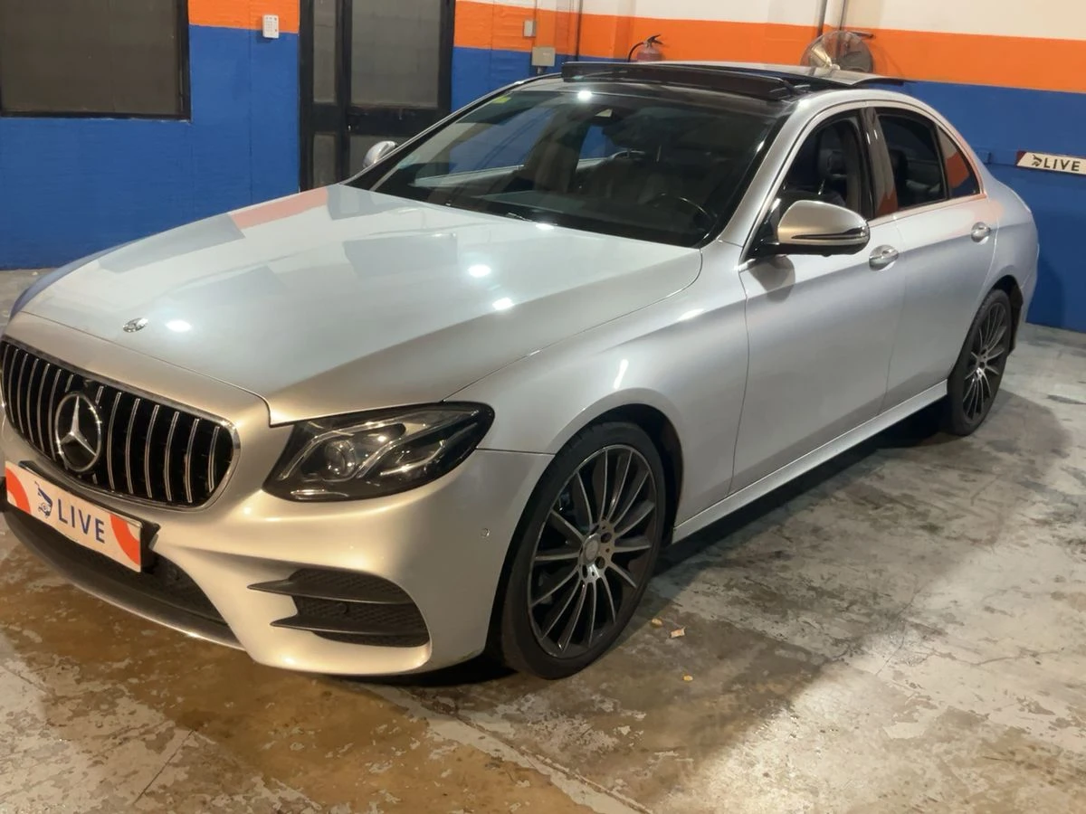 Mercedes-Benz E 220 Гаранция -- AMG/360camera/Панорама/Подгрев/История