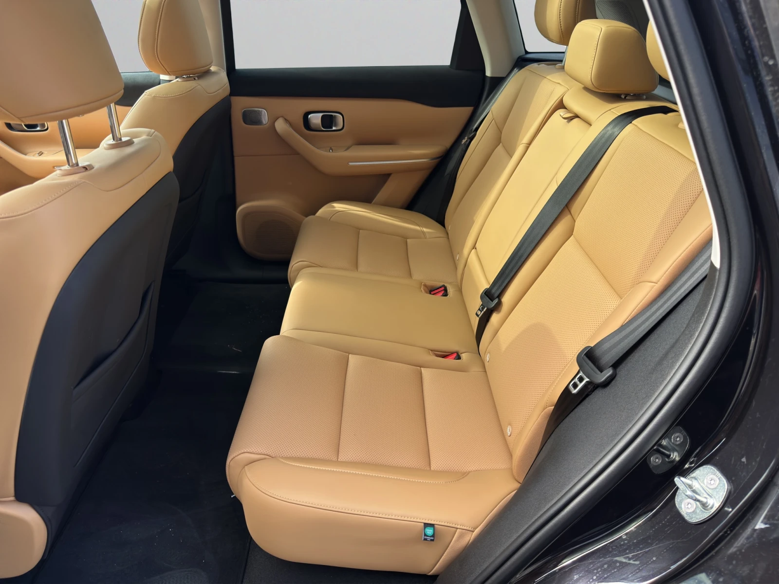 Leapmotor C10 DESIGN BEV 220kW 81, 9kWh, снимка 11 - Автомобили и джипове - 54256719