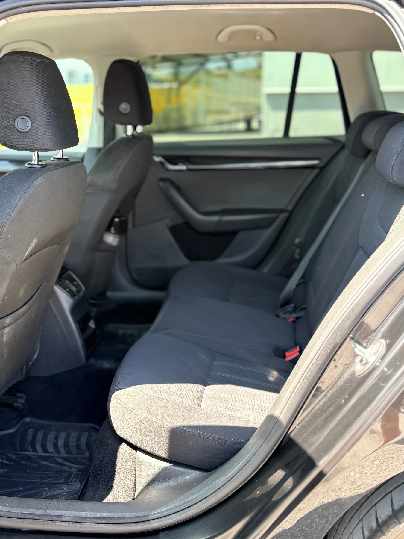 Skoda Octavia 2.0 TDI / DSG / НАПЪЛНО ОБСЛУЖЕН , снимка 10 - Автомобили и джипове - 55249916