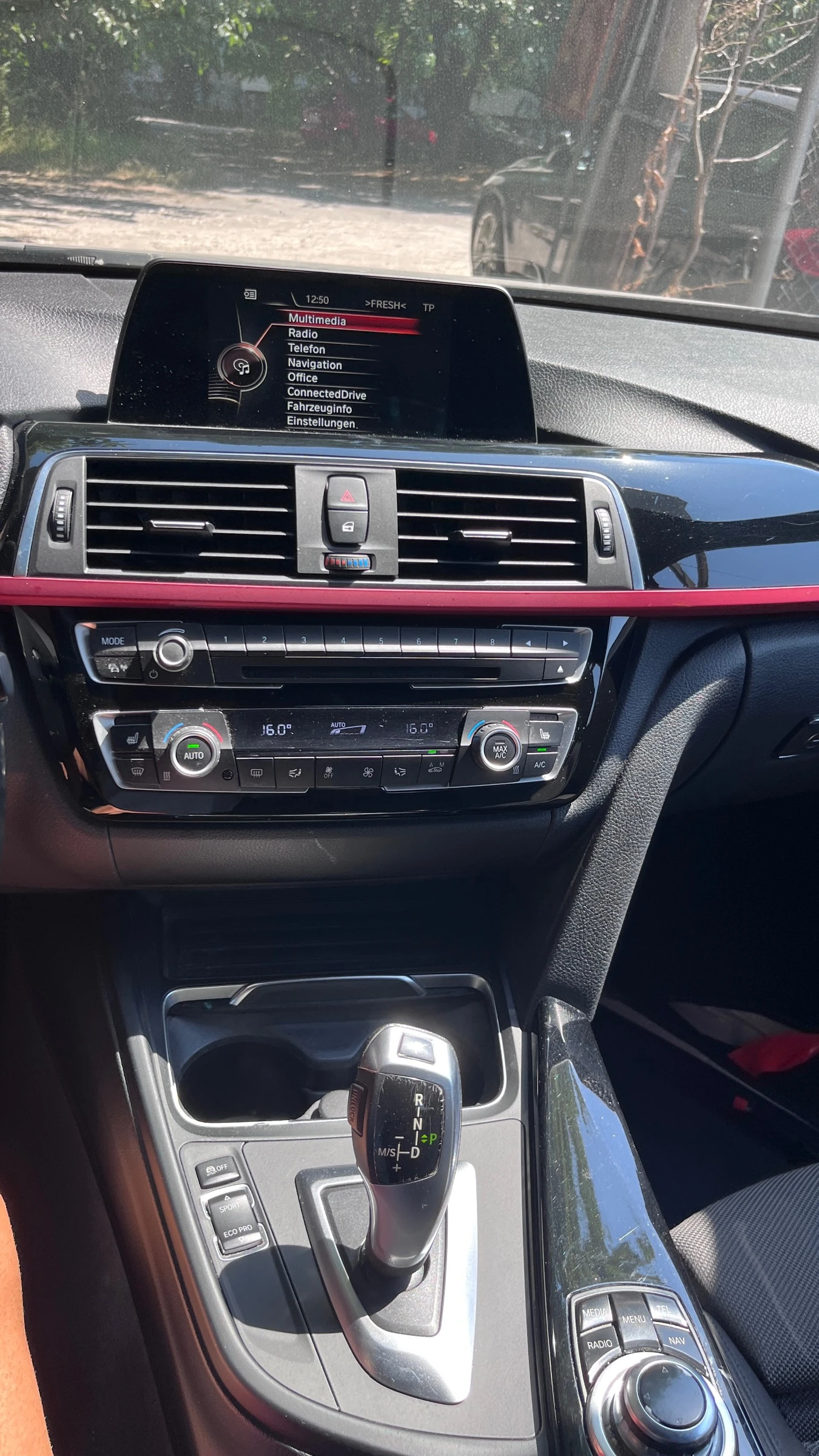 BMW 330 d Lci Distr Led Auto Sport, снимка 17 - Автомобили и джипове - 55778077