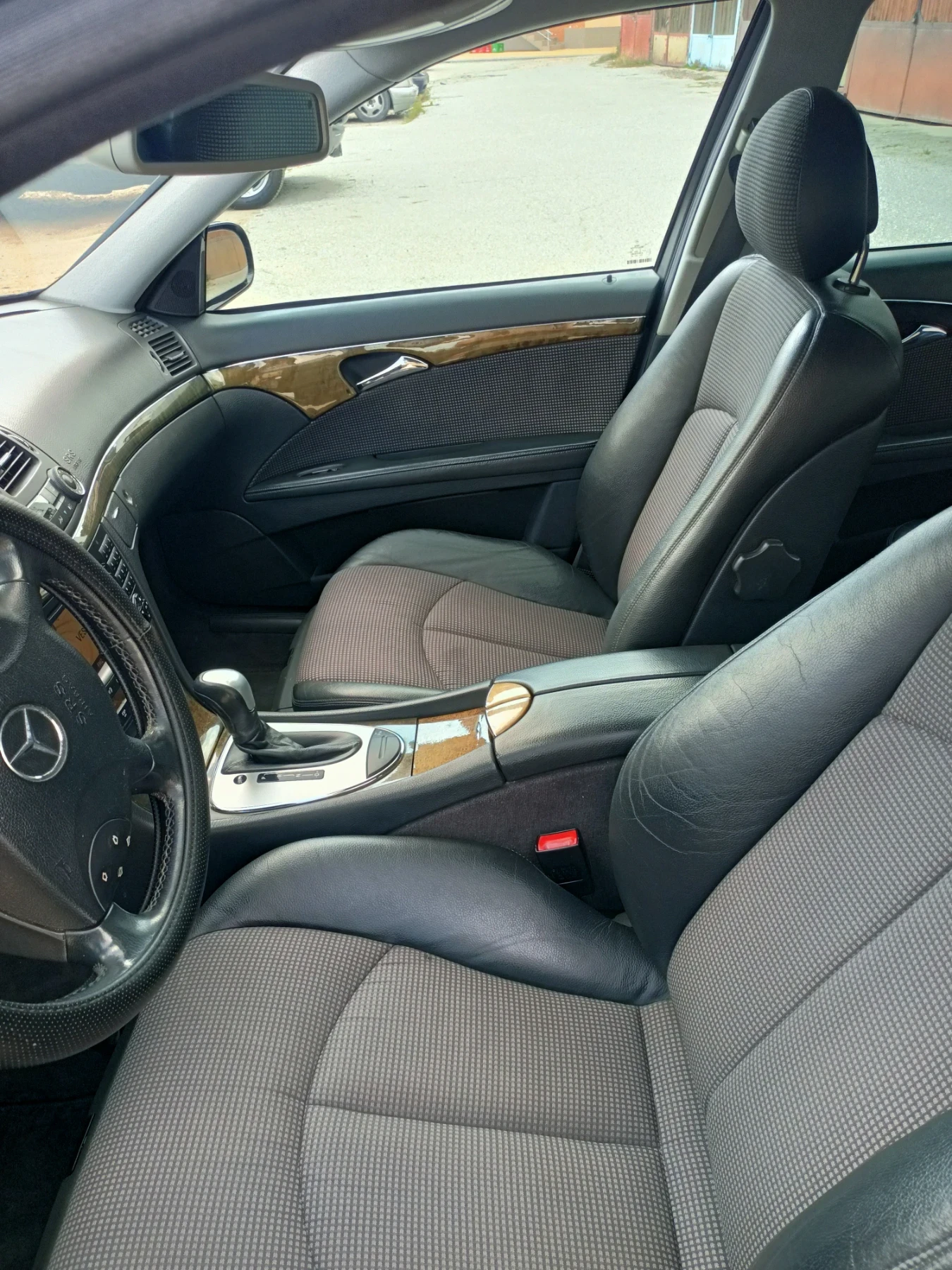Mercedes-Benz E 220, снимка 11 - Автомобили и джипове - 56346273