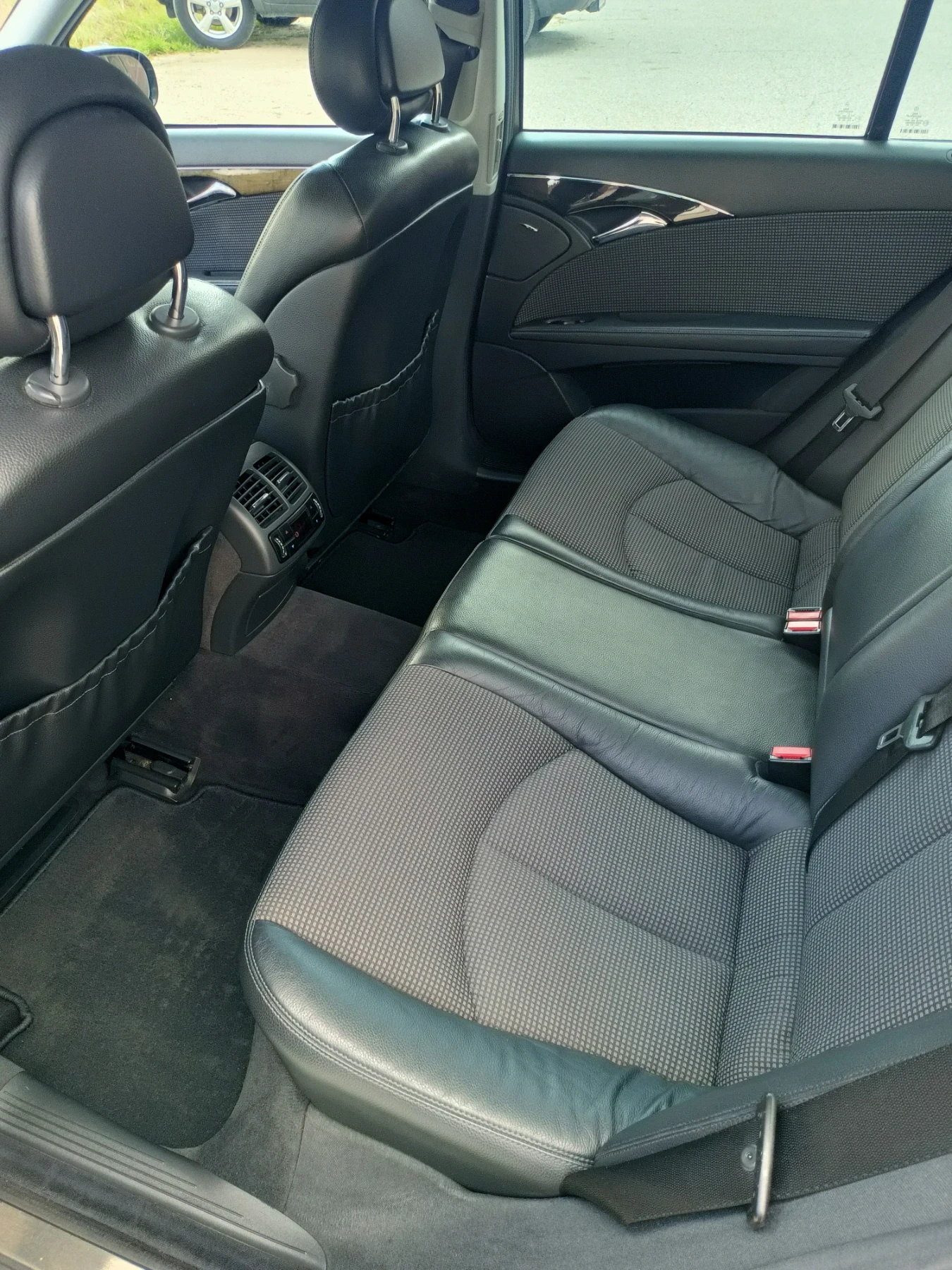 Mercedes-Benz E 220, снимка 9 - Автомобили и джипове - 56346273