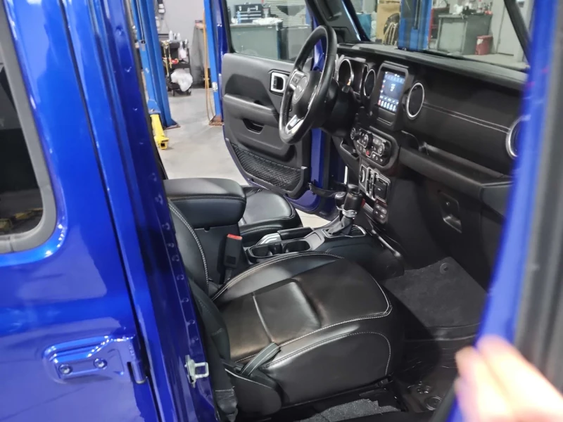 Jeep Wrangler CARFAX* АВТОФИНАНСИРАНЕ* БЕЗ ПЪРВОНАЧАЛНА ВНОСКА* , снимка 12 - Автомобили и джипове - 52980503