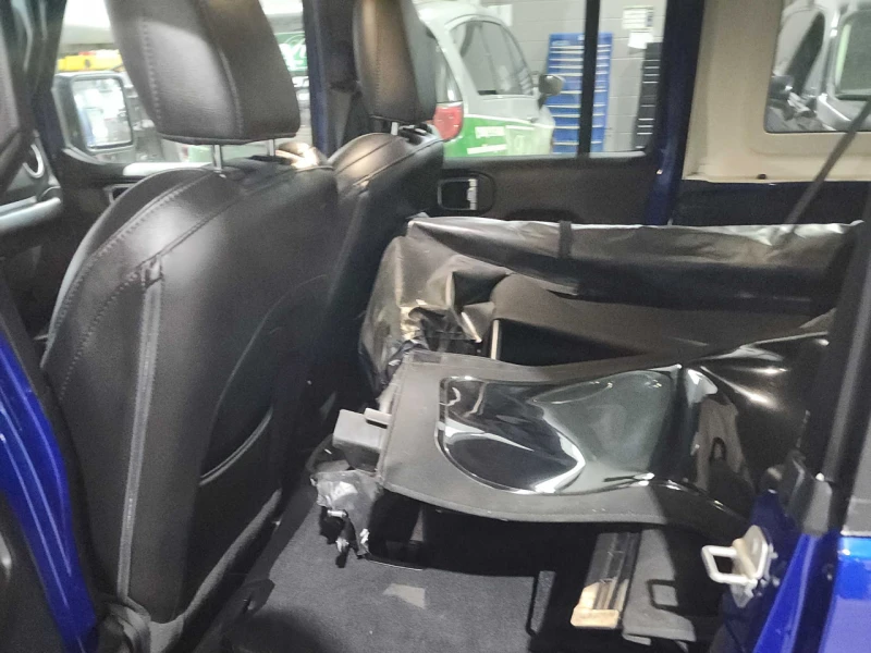 Jeep Wrangler CARFAX* АВТОФИНАНСИРАНЕ* БЕЗ ПЪРВОНАЧАЛНА ВНОСКА* , снимка 10 - Автомобили и джипове - 52980503