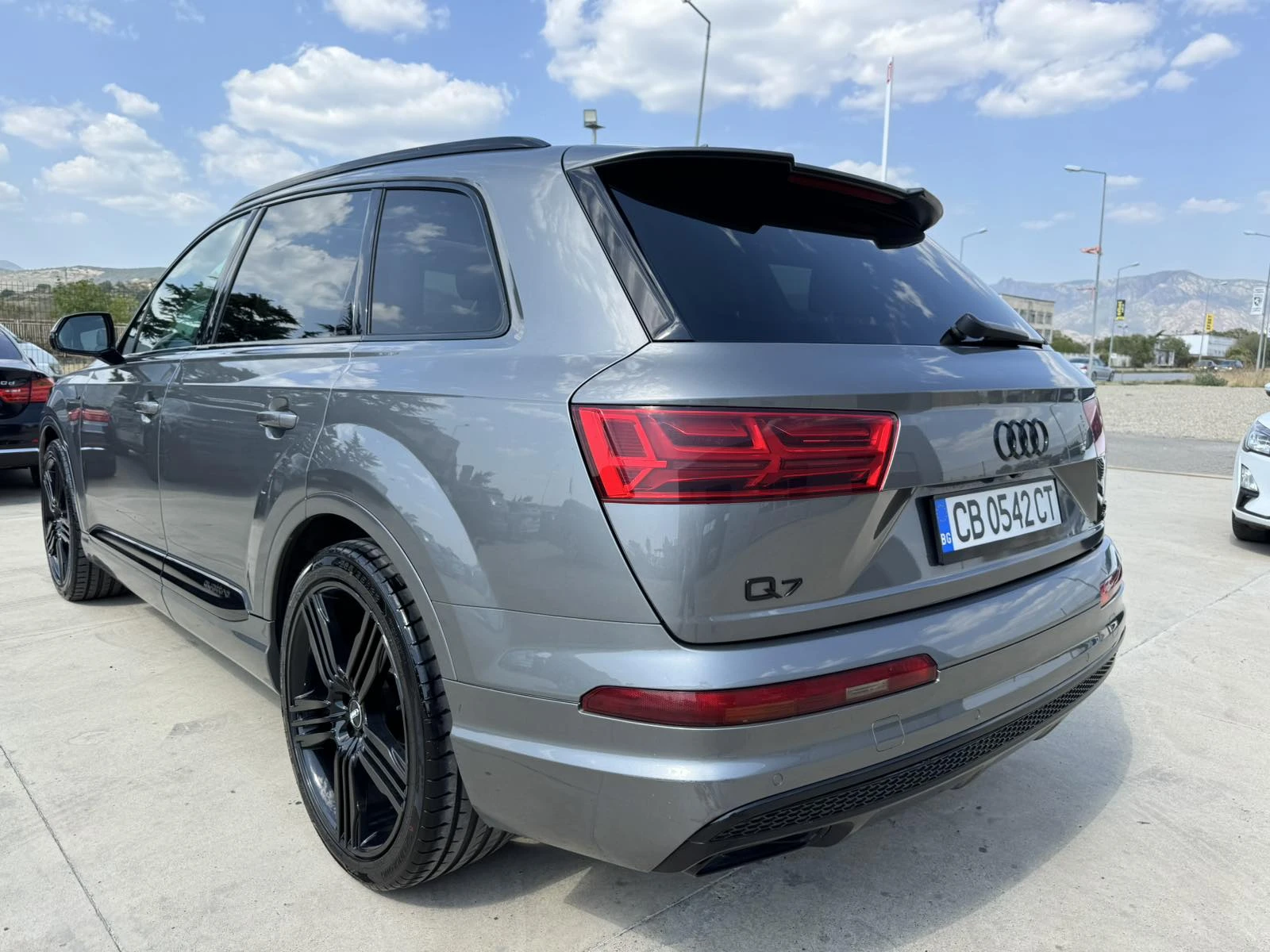 Audi Q7 272ps* MATRIX* 7места* Дистр* BOSE* Пано* Обдухва - изображение 3
