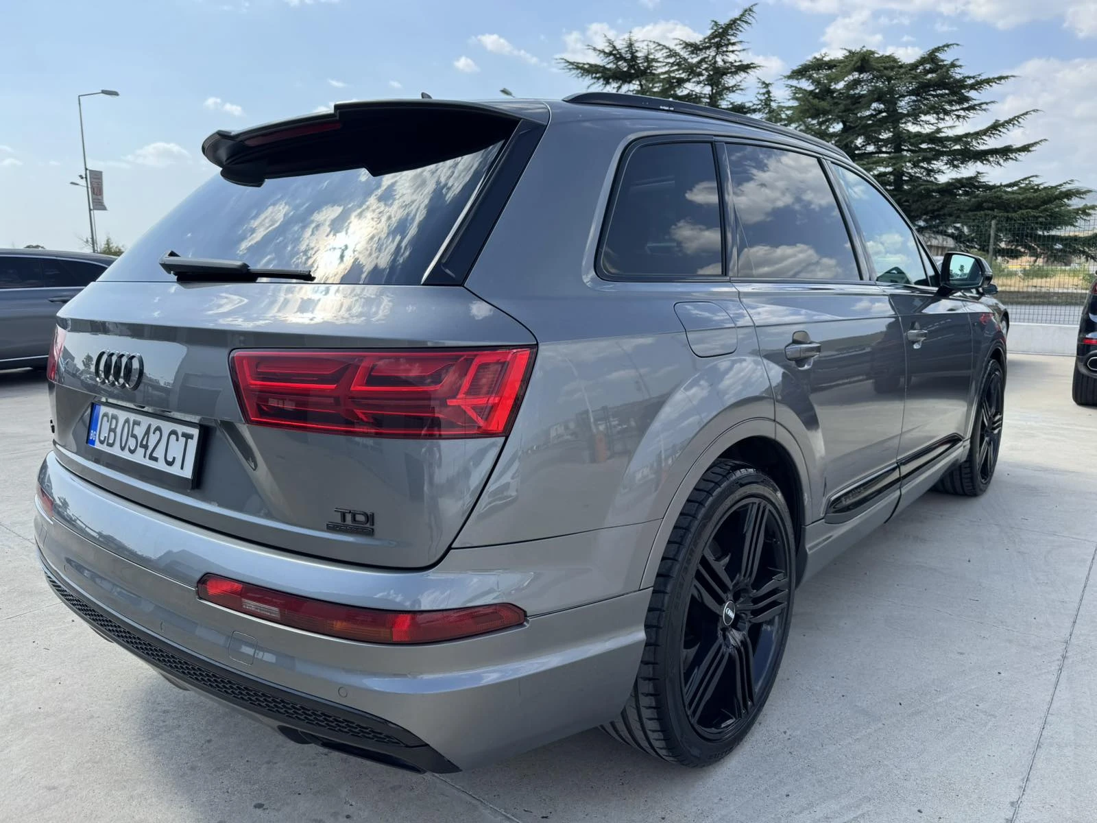 Audi Q7 272ps* MATRIX* 7места* Дистр* BOSE* Пано* Обдухва - изображение 5