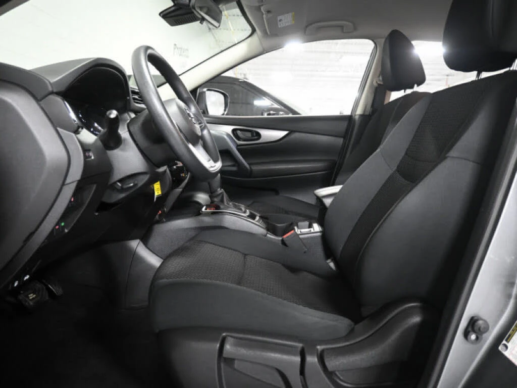 Nissan Qashqai * АВТО КРЕДИТ* ЦЕНА ДО БГ * СЕРВИЗНА ИСТОРИЯ *  - изображение 9