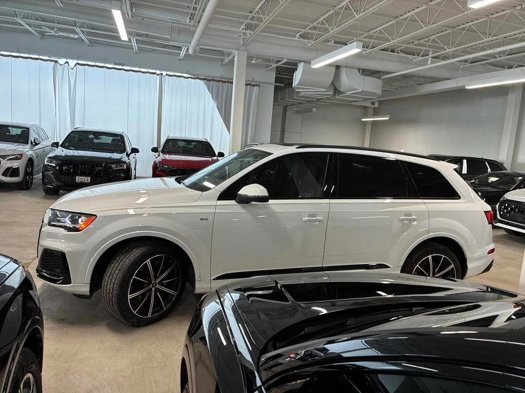 Audi Q7 Komfort * CARFAX * ПРЕДСТАВИТЕЛСТВО НА AUDI - изображение 2