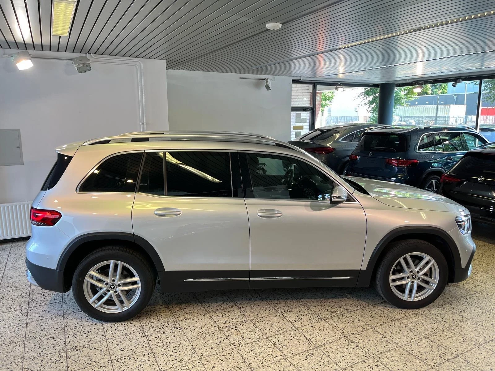 Mercedes-Benz GLB 180d AMG Line, снимка 3 - Автомобили и джипове - 53900354