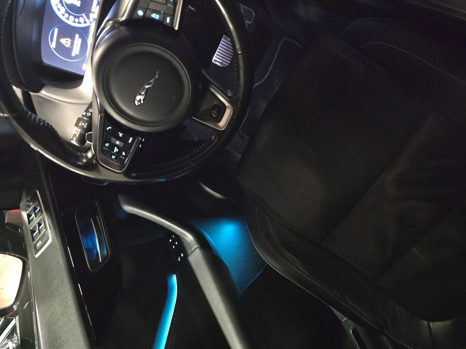 Jaguar F-PACE 3.0d R-Sport Сервизна история , снимка 12 - Автомобили и джипове - 54609998