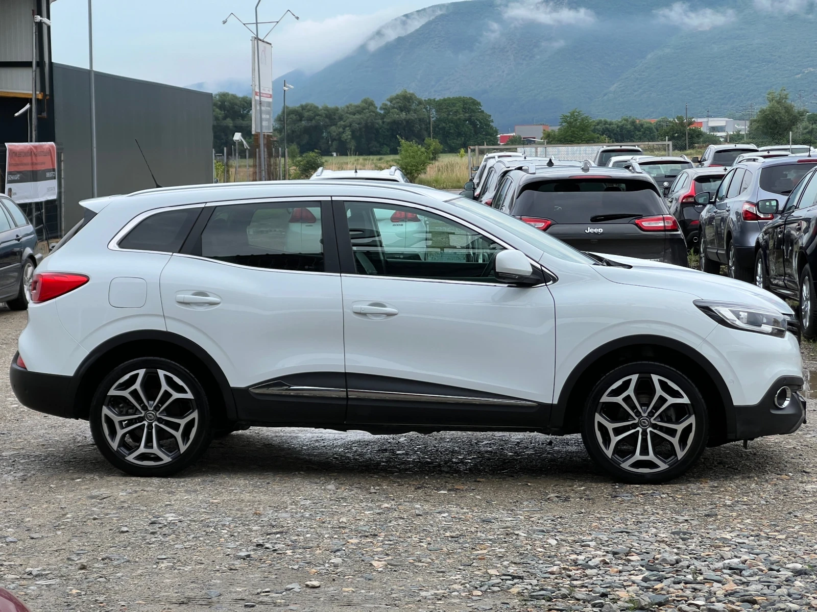 Renault Kadjar 1.5dCi-110к.с./EURO6/Камера/Blind-spot/Lane-assist, снимка 4 - Автомобили и джипове - 55045782