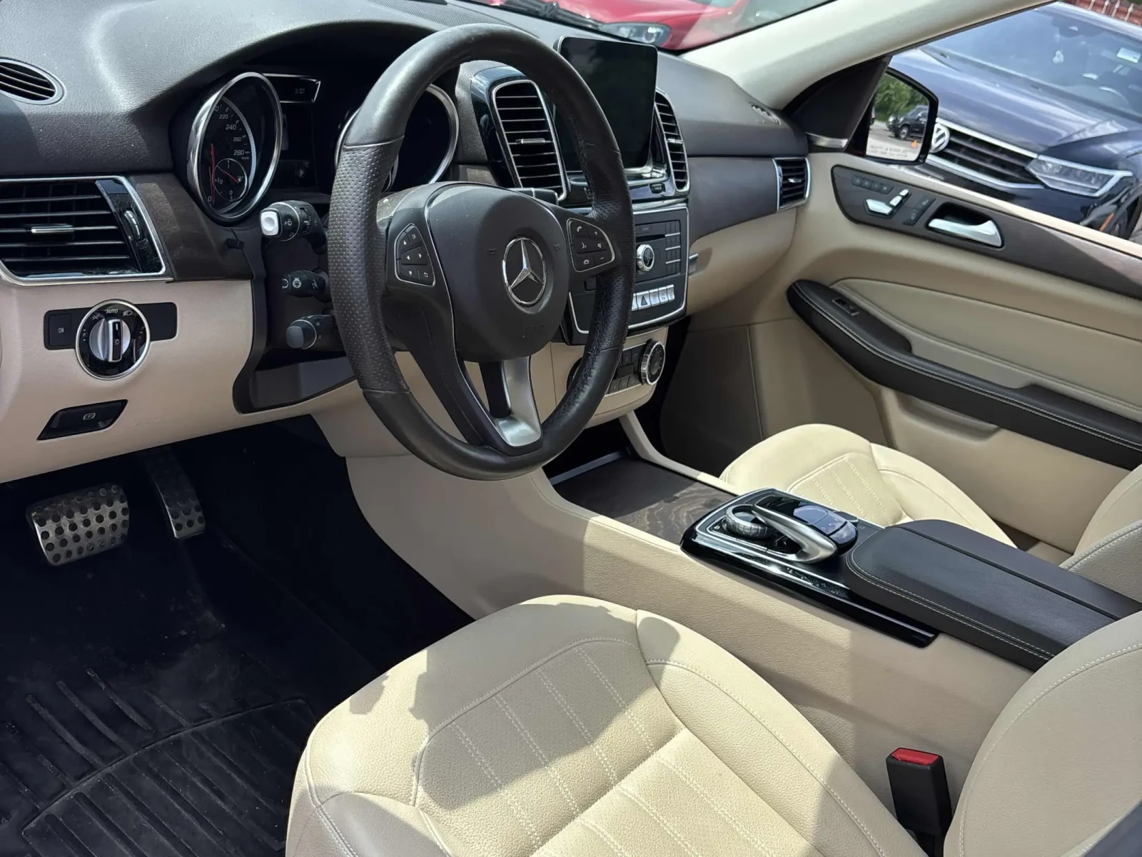 Mercedes-Benz GLE 43 AMG/26.000km/ПАНОРАМА/СЕРВИЗНА ИСТ, снимка 6 - Автомобили и джипове - 55202297