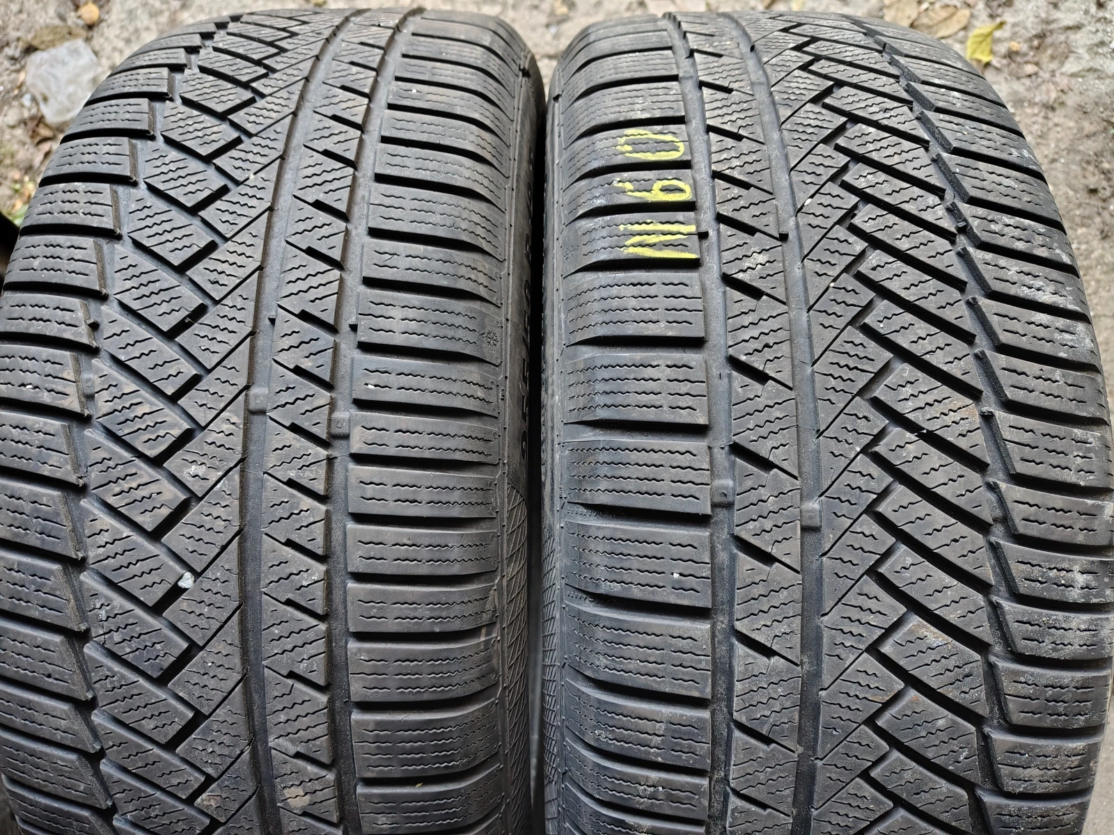 Гуми Зимни 255/50R19, снимка 2 - Гуми и джанти - 53776023