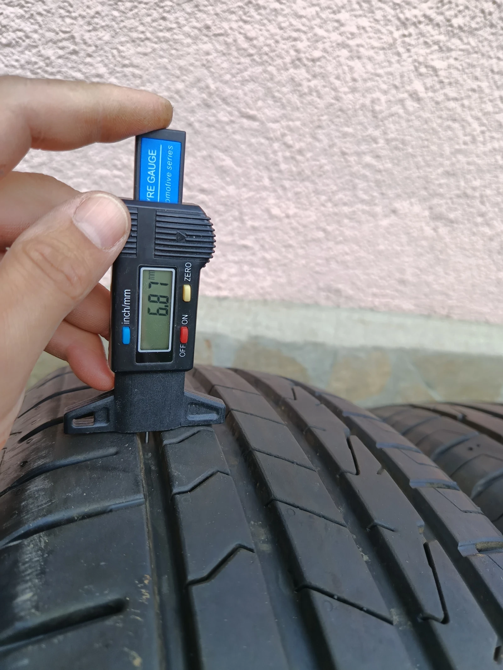Гуми Летни 215/65R17, снимка 5 - Гуми и джанти - 54528383