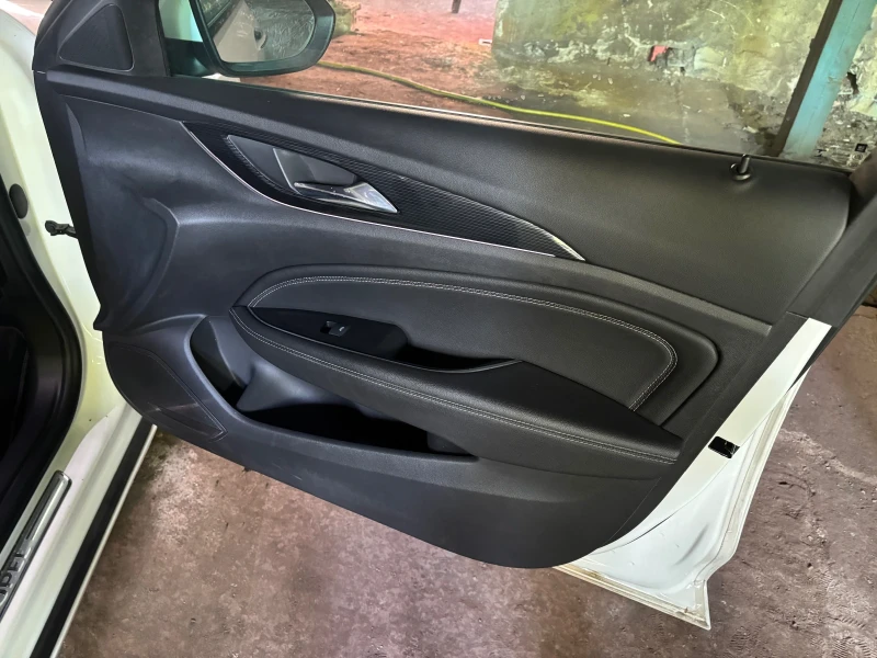 Opel Insignia 1, 6 d , снимка 15 - Автомобили и джипове - 47388969