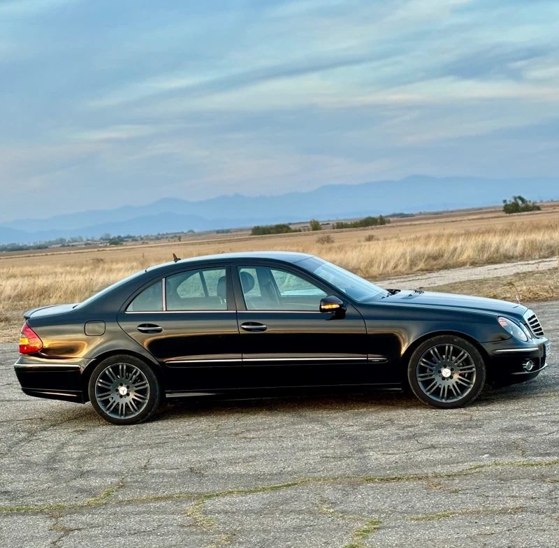 Mercedes-Benz E 220 Avangard Facelift, снимка 3 - Автомобили и джипове - 47731119