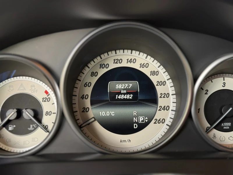 Mercedes-Benz E 220, снимка 14 - Автомобили и джипове - 52618287