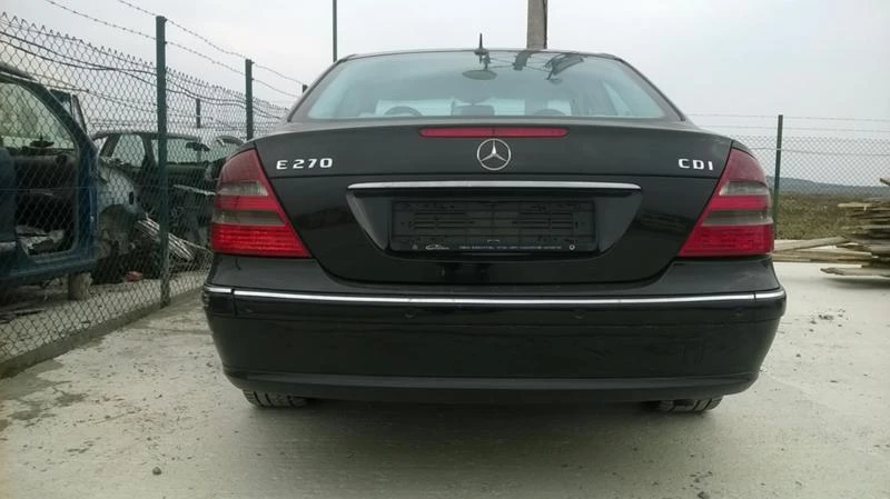 Mercedes-Benz E 270 3 броя 2.7cdi 177k. 3.2cdi 204 k.2.2CDI, снимка 4 - Автомобили и джипове - 16491669