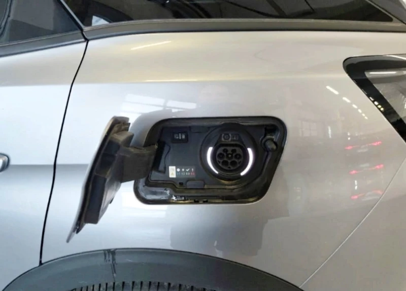 Peugeot 3008 PLUG-IN-HYBRID 180 EAT8 ALLURE, снимка 4 - Автомобили и джипове - 55457274
