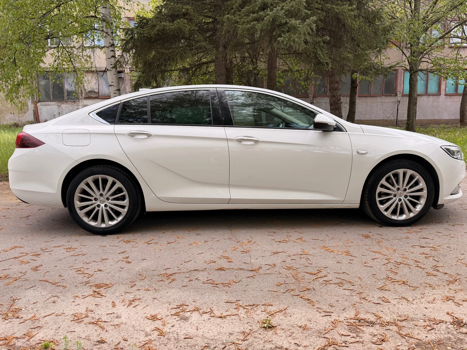 Opel Insignia 1, 6 d , снимка 3 - Автомобили и джипове - 47388969