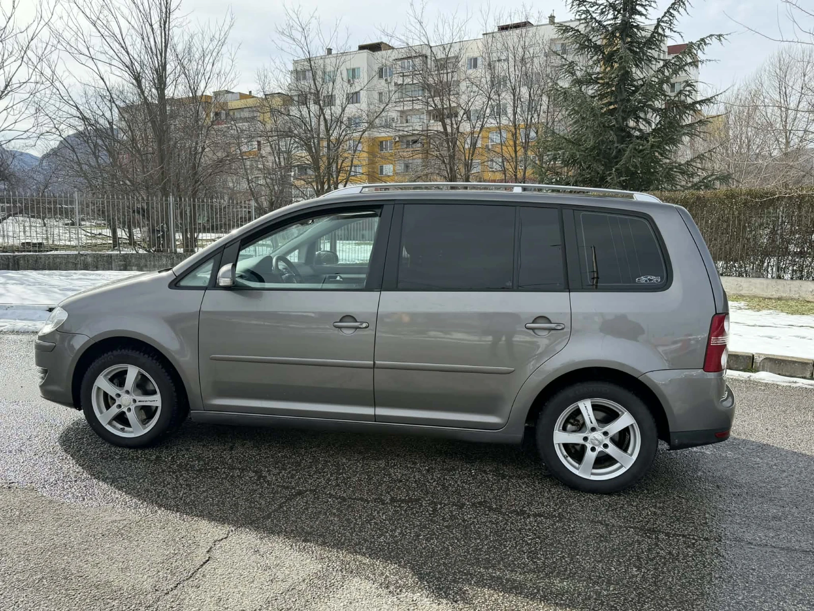 VW Touran TDI, снимка 5 - Автомобили и джипове - 53739446