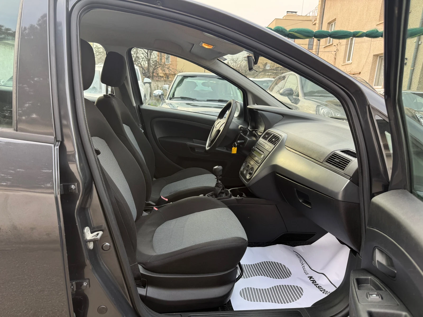 Fiat Punto 1.2I ГАЗОВ ИНЖЕКЦИОН, снимка 13 - Автомобили и джипове - 53740688