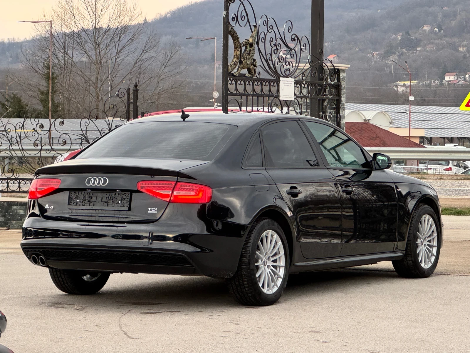 Audi A4 2.0TDI QUATTRO АЕТОМАТ S-Line, снимка 4 - Автомобили и джипове - 53978692
