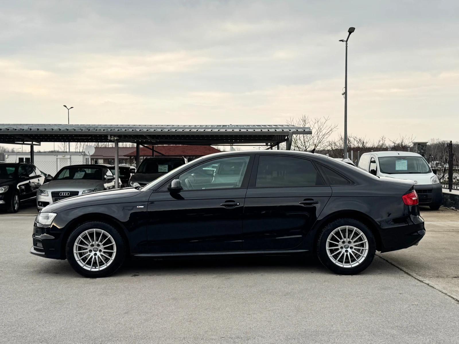 Audi A4 2.0TDI QUATTRO АЕТОМАТ S-Line, снимка 2 - Автомобили и джипове - 53978692