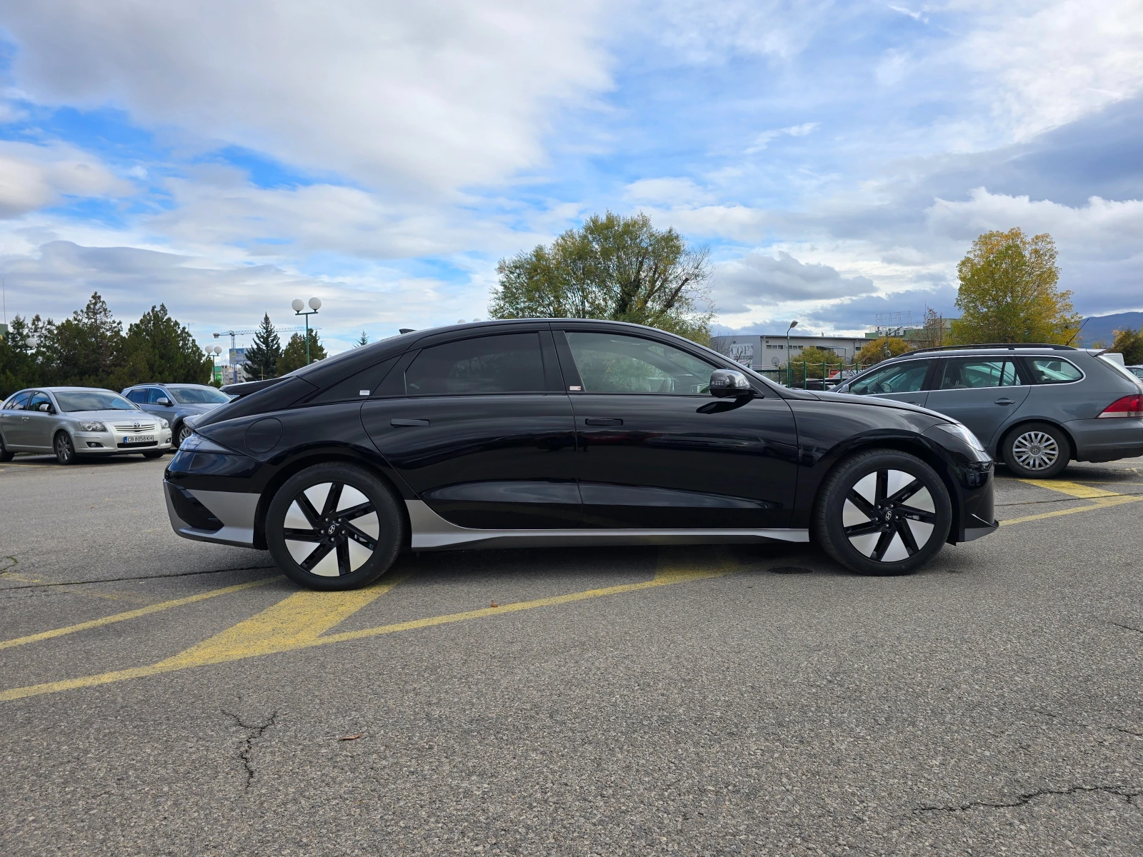 Hyundai Ioniq 6 НОВА КОЛА | ГАРАНЦИЯ | 4x4 | 325 к.с. | 77.4 kWh, снимка 6 - Автомобили и джипове - 54081763