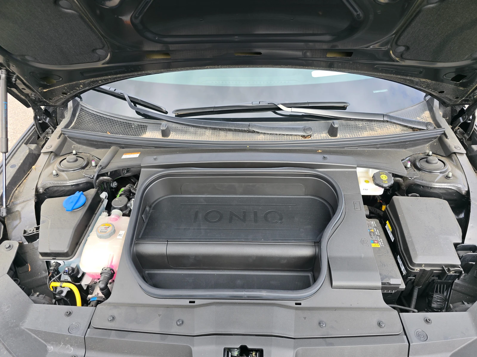 Hyundai Ioniq 6 НОВА КОЛА | ГАРАНЦИЯ | 4x4 | 325 к.с. | 77.4 kWh, снимка 17 - Автомобили и джипове - 54081763