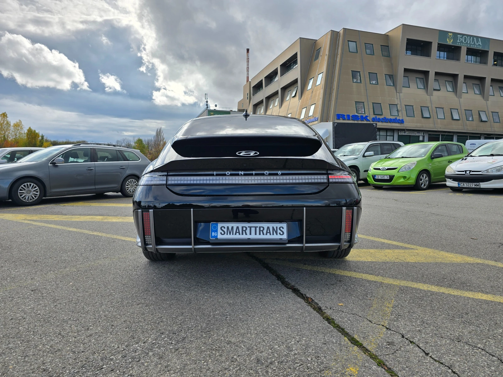 Hyundai Ioniq 6 НОВА КОЛА | ГАРАНЦИЯ | 4x4 | 325 к.с. | 77.4 kWh, снимка 8 - Автомобили и джипове - 54081763