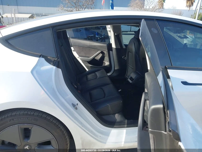 Tesla Model 3 Rear-Wheel Drive, снимка 8 - Автомобили и джипове - 54324127