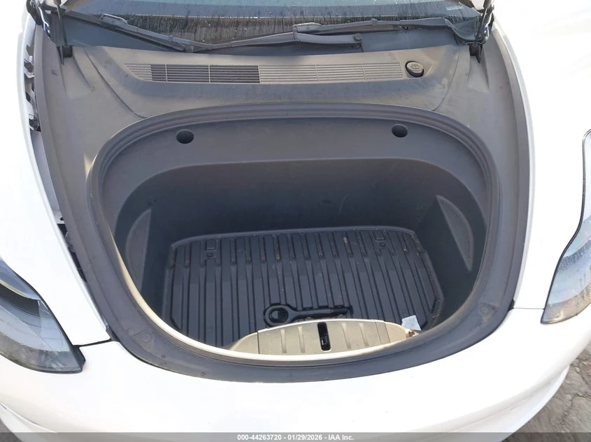 Tesla Model 3 Rear-Wheel Drive, снимка 10 - Автомобили и джипове - 54324127