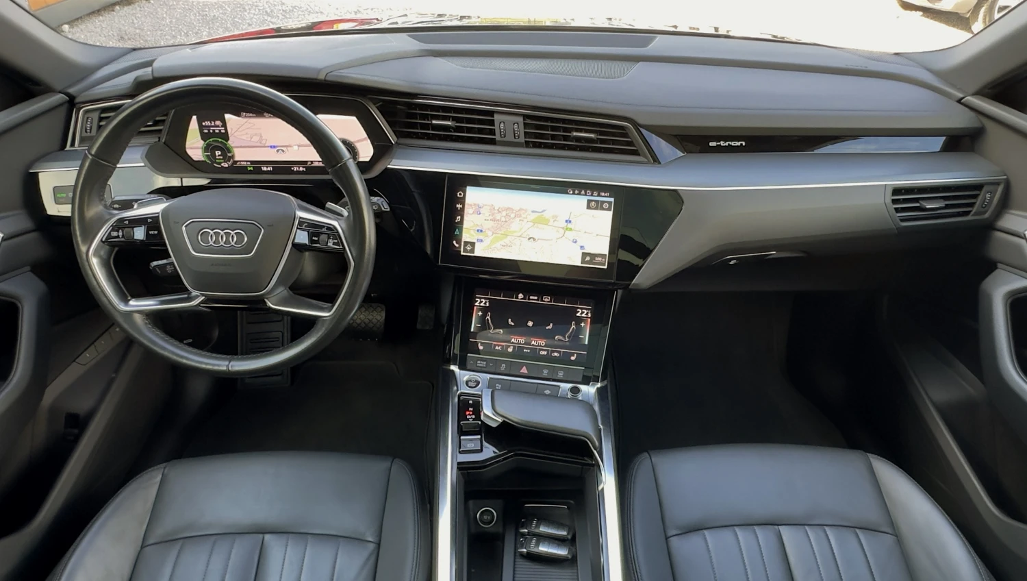 Audi E-Tron 55Quattro 140хил.ГАРАНЦИЯ! Distronic Панорама Кожа, снимка 8 - Автомобили и джипове - 54792819