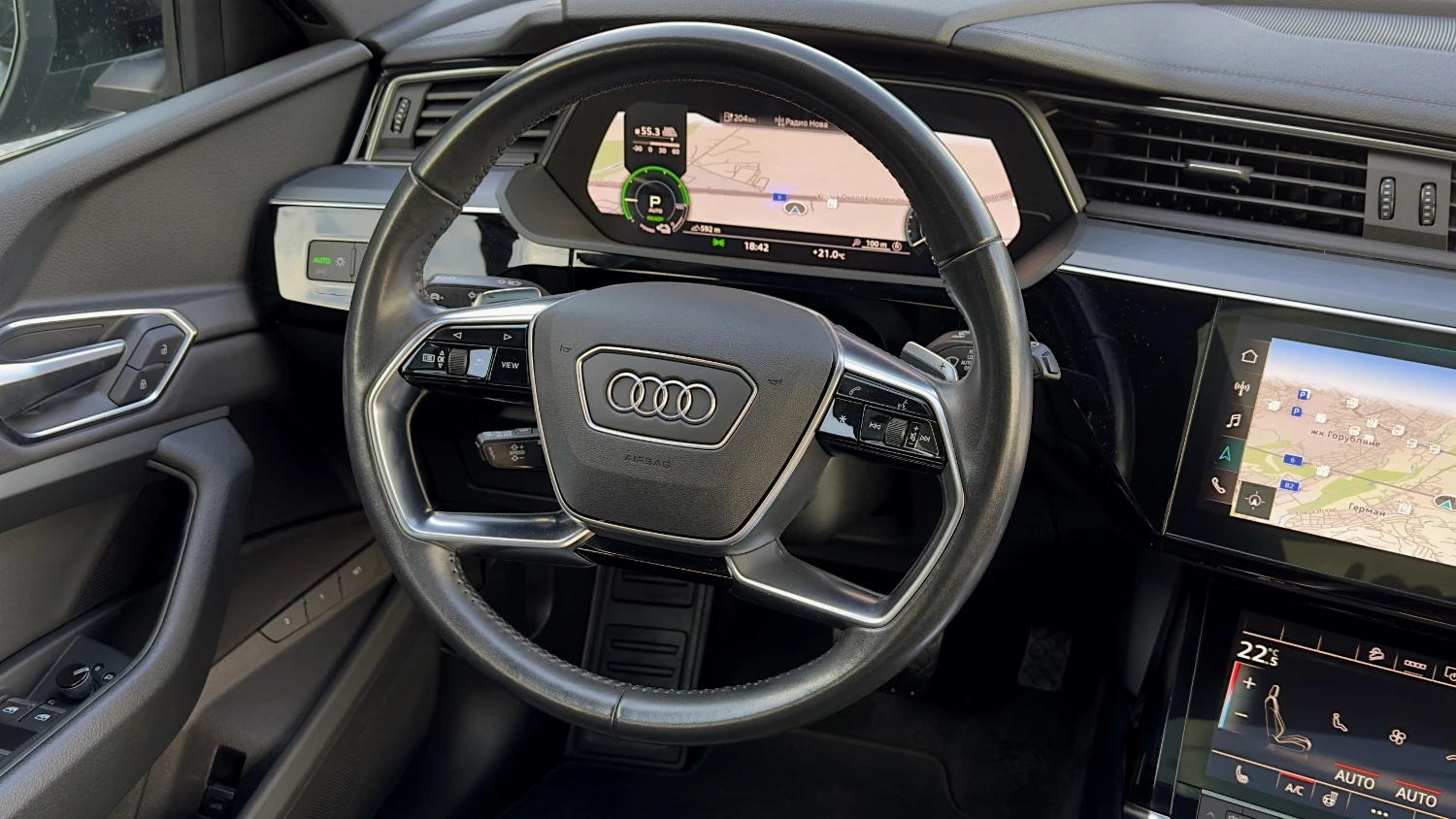 Audi E-Tron 55Quattro 140хил.ГАРАНЦИЯ! Distronic Панорама Кожа, снимка 9 - Автомобили и джипове - 54792819