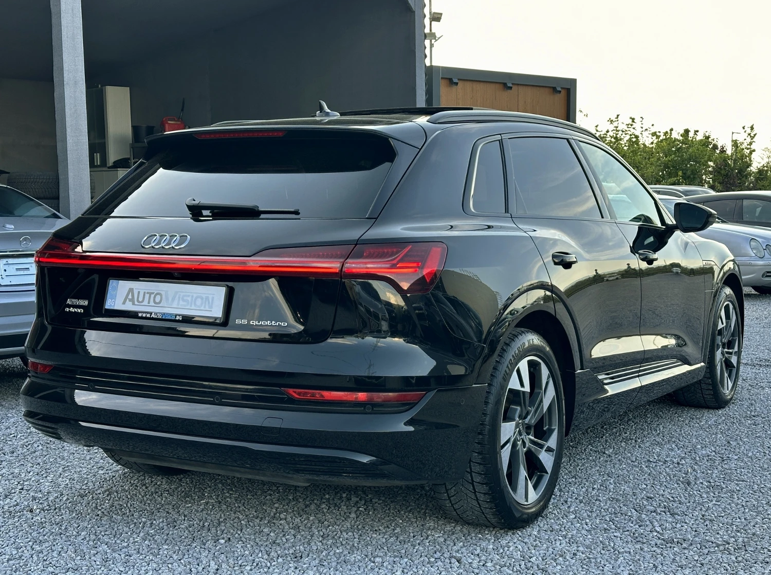 Audi E-Tron 55Quattro 140хил.ГАРАНЦИЯ! Distronic Панорама Кожа, снимка 4 - Автомобили и джипове - 54792819