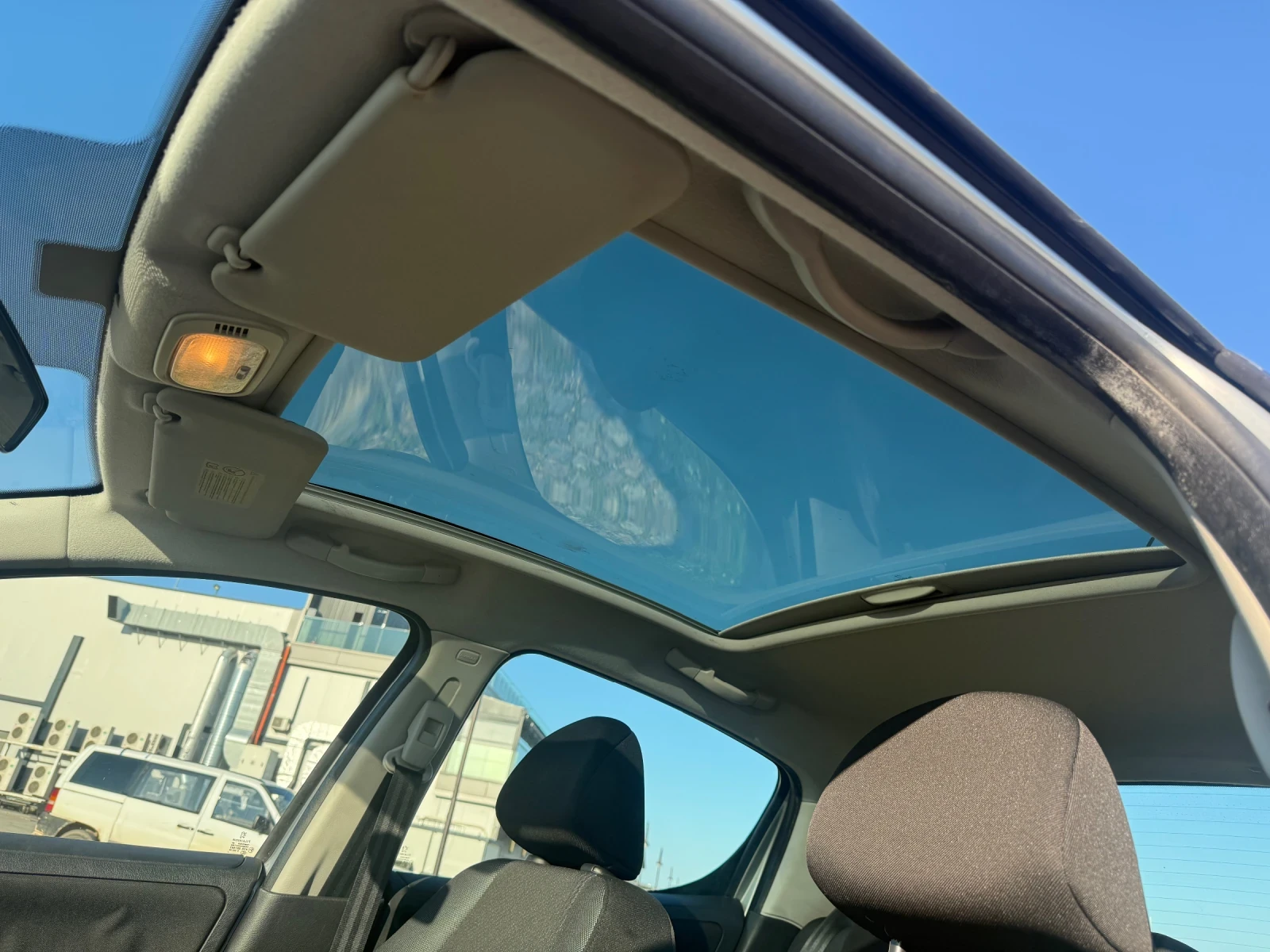 Peugeot 207 1.4i, снимка 15 - Автомобили и джипове - 54875178
