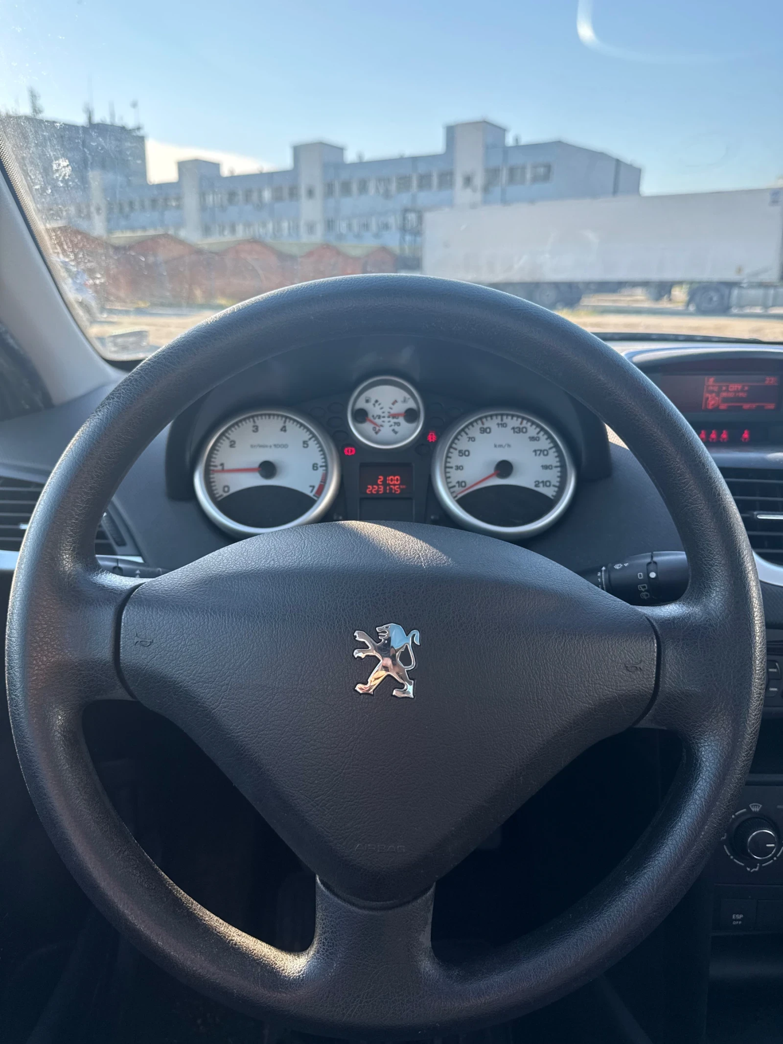 Peugeot 207 1.4i, снимка 12 - Автомобили и джипове - 54875178