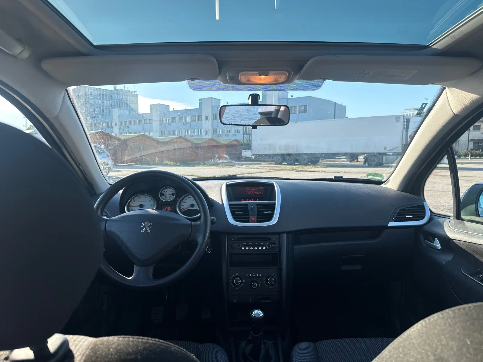 Peugeot 207 1.4i, снимка 9 - Автомобили и джипове - 54875178