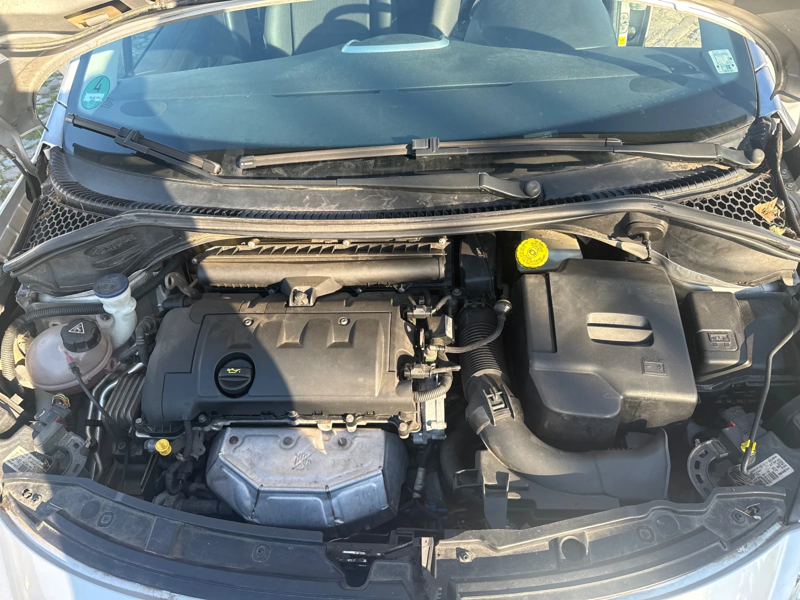 Peugeot 207 1.4i, снимка 16 - Автомобили и джипове - 54875178