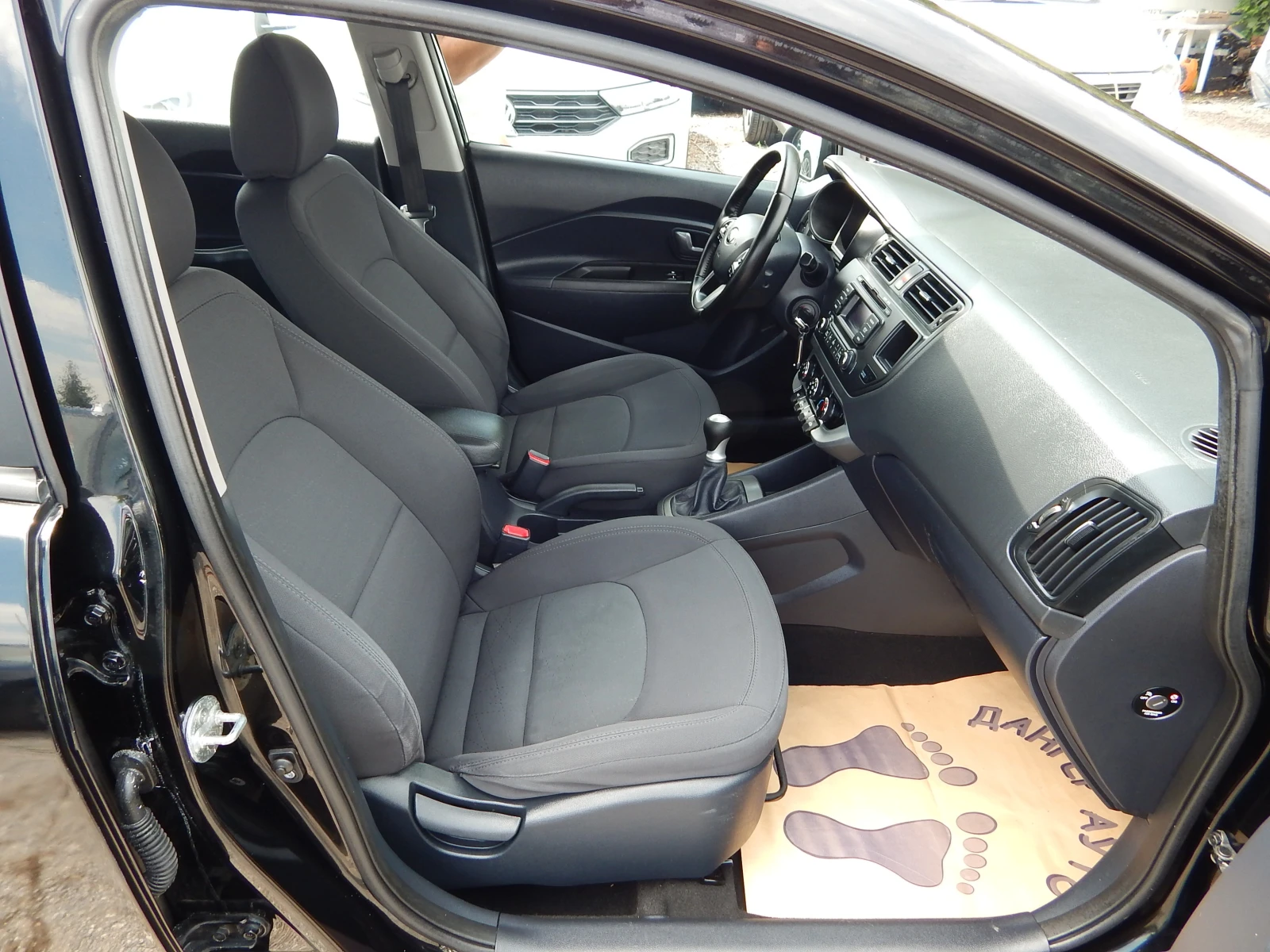 Kia Rio 1.2i* ПЕРФЕКТНА* , снимка 16 - Автомобили и джипове - 55132430