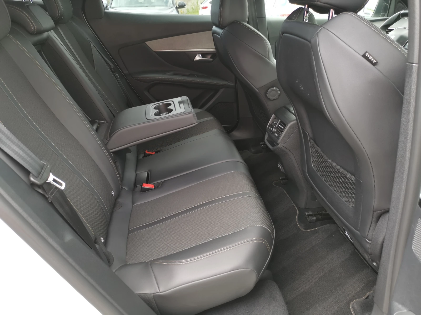 Peugeot 3008 1.2i GT FACELIFT 32k KM, снимка 7 - Автомобили и джипове - 55265290