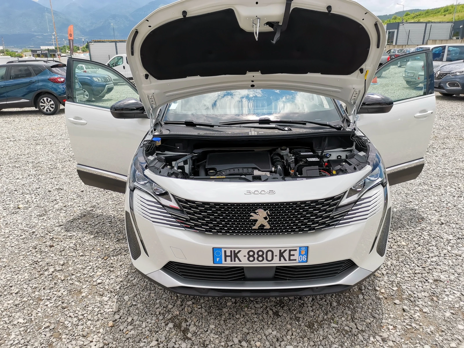 Peugeot 3008 1.2i GT FACELIFT 32k KM, снимка 11 - Автомобили и джипове - 55265290