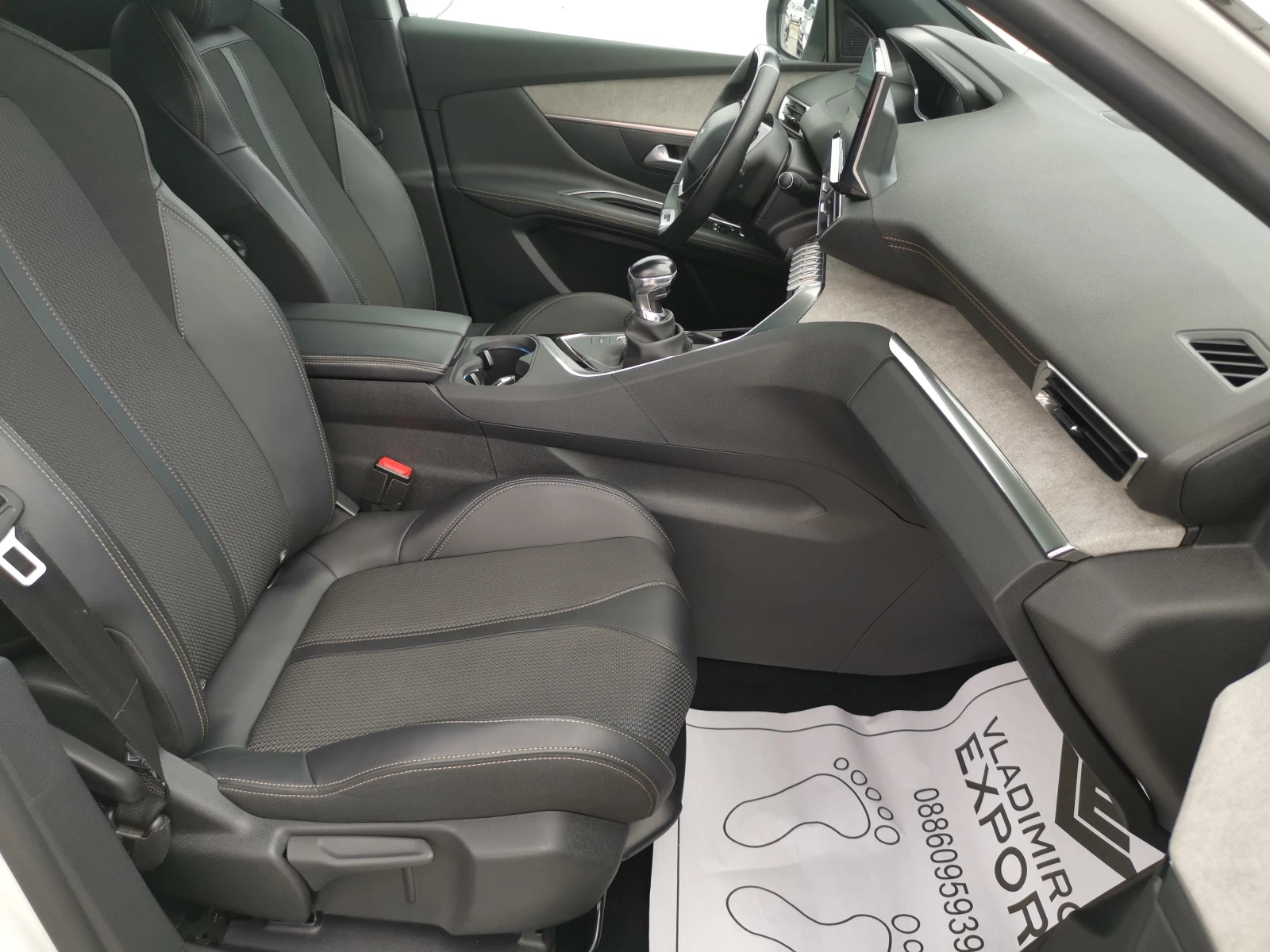 Peugeot 3008 1.2i GT FACELIFT 32k KM, снимка 8 - Автомобили и джипове - 55265290