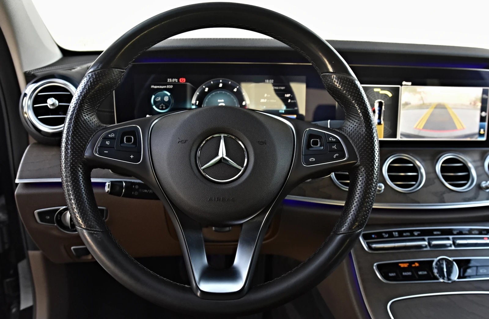 Mercedes-Benz E 220 D 4M * 9G* AVANGARDE-LINE* MULTIBEAM LIGHT* DIGITA, снимка 11 - Автомобили и джипове - 55998718