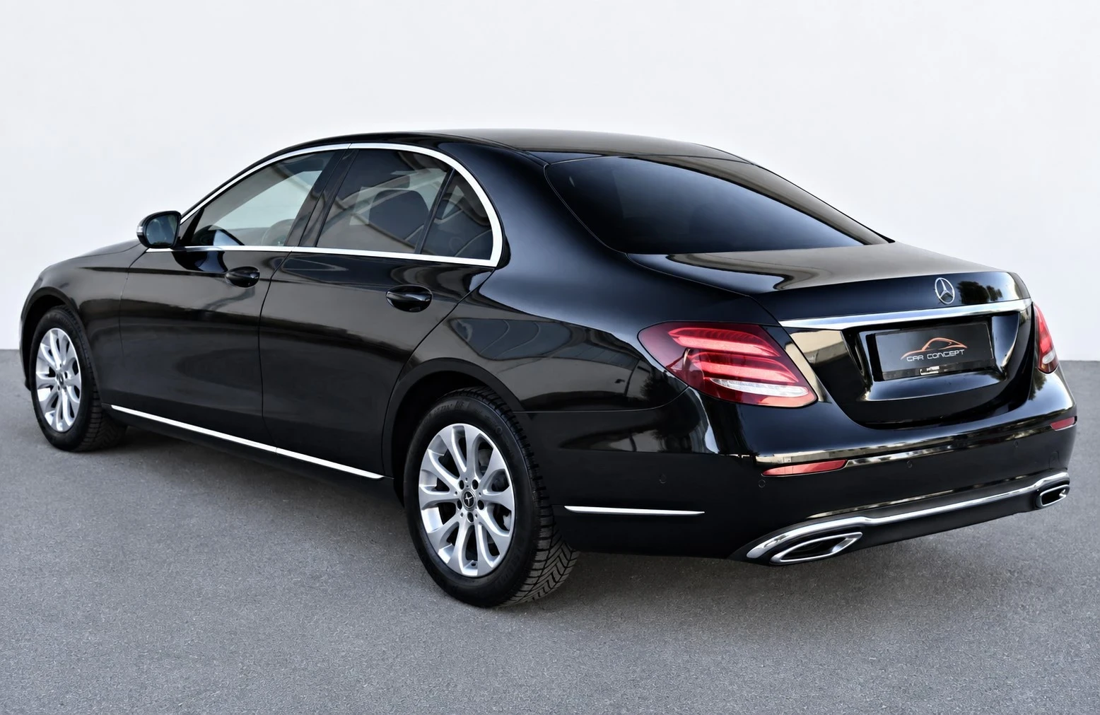 Mercedes-Benz E 220 D 4M * 9G* AVANGARDE-LINE* MULTIBEAM LIGHT* DIGITA, снимка 6 - Автомобили и джипове - 55998718