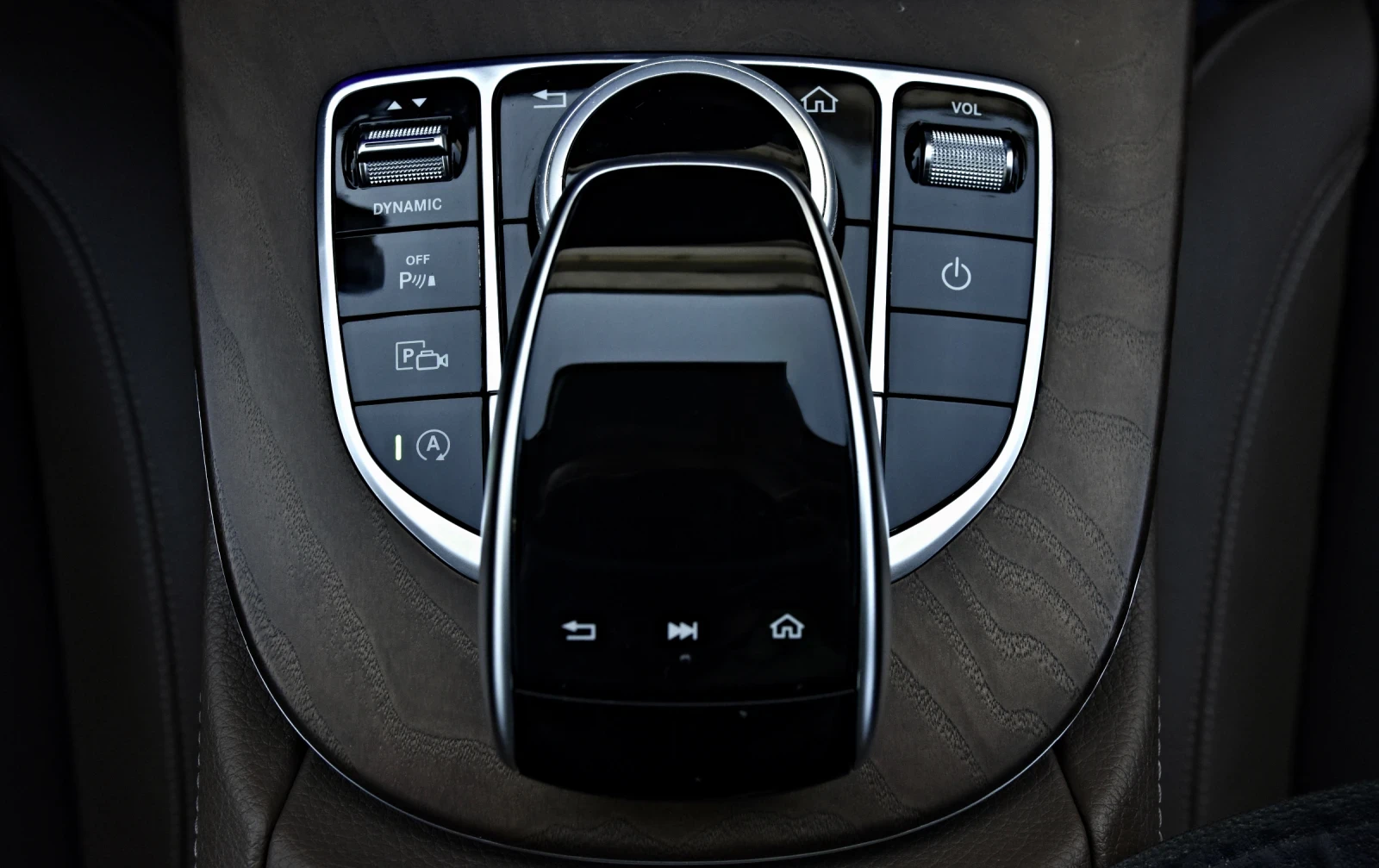 Mercedes-Benz E 220 D 4M * 9G* AVANGARDE-LINE* MULTIBEAM LIGHT* DIGITA, снимка 13 - Автомобили и джипове - 55998718