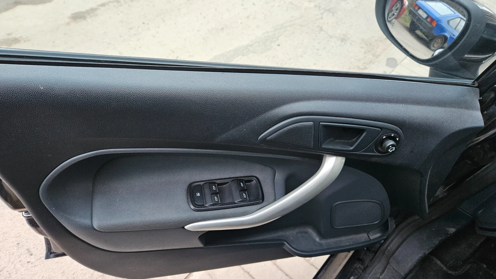 Ford Fiesta 1.4 газ BRC, климатроник, keyless , снимка 15 - Автомобили и джипове - 56262472