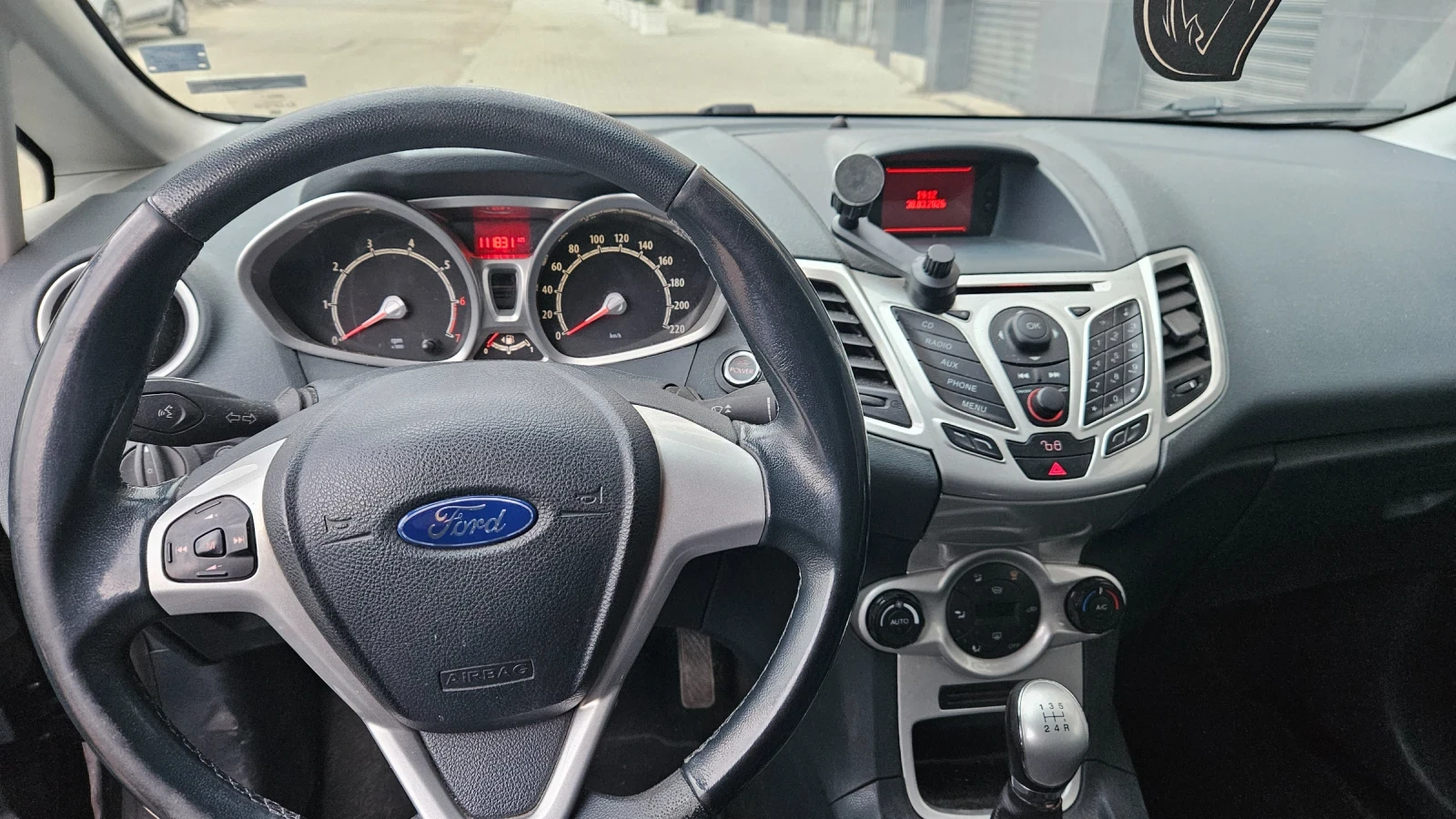 Ford Fiesta 1.4 газ BRC, климатроник, keyless , снимка 7 - Автомобили и джипове - 56262472